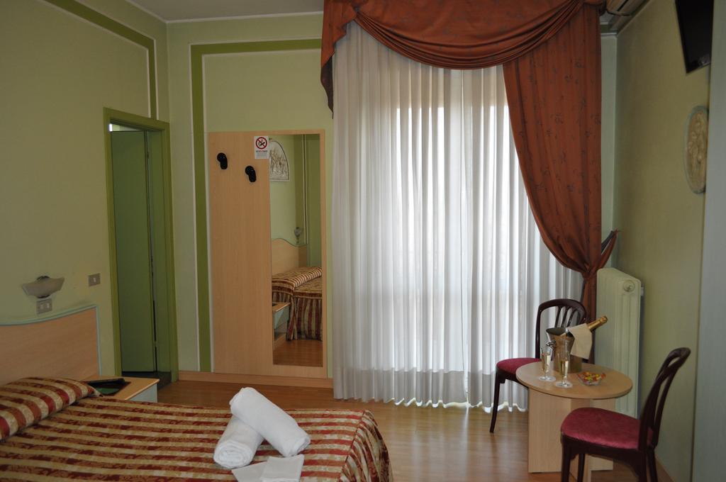 Hotel Alsazia ซีร์มิโอเน ห้อง รูปภาพ